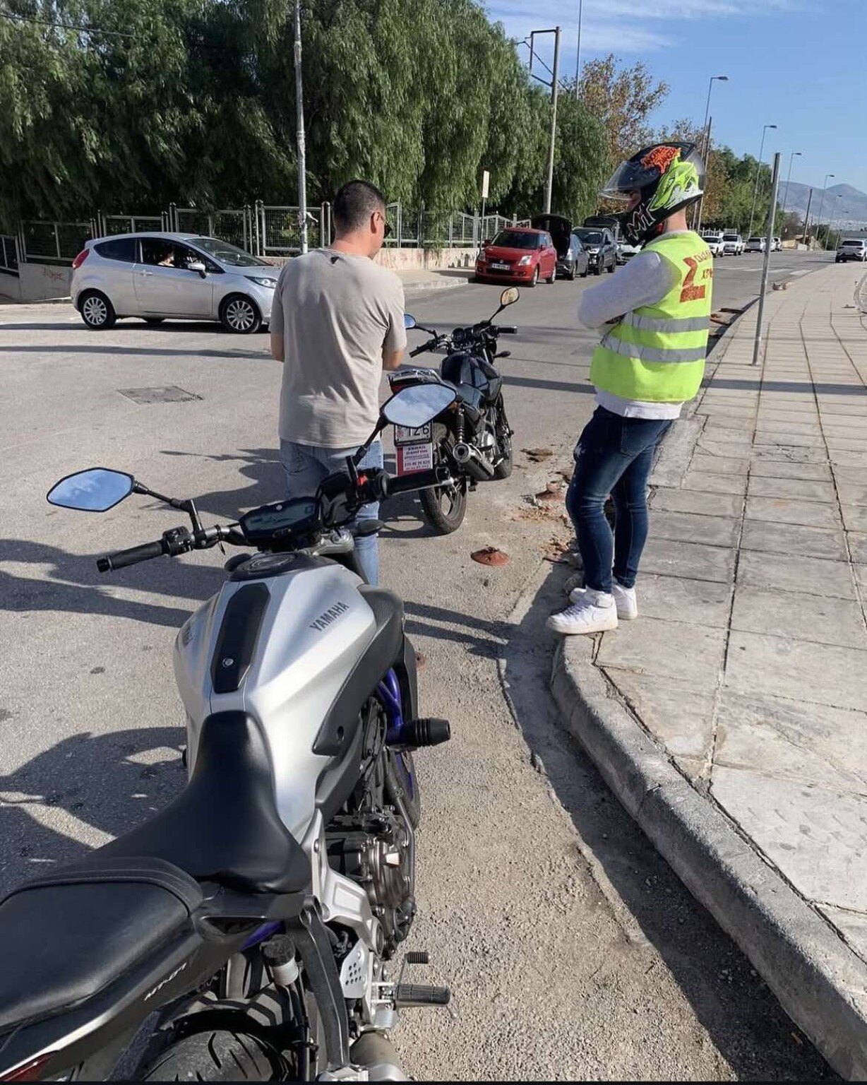 Πρακτικό μάθημα μοτοσικλέτας με εκπαιδευτή της σχολής